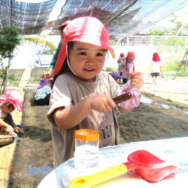 ＊　3歳児　色水遊び　＊
