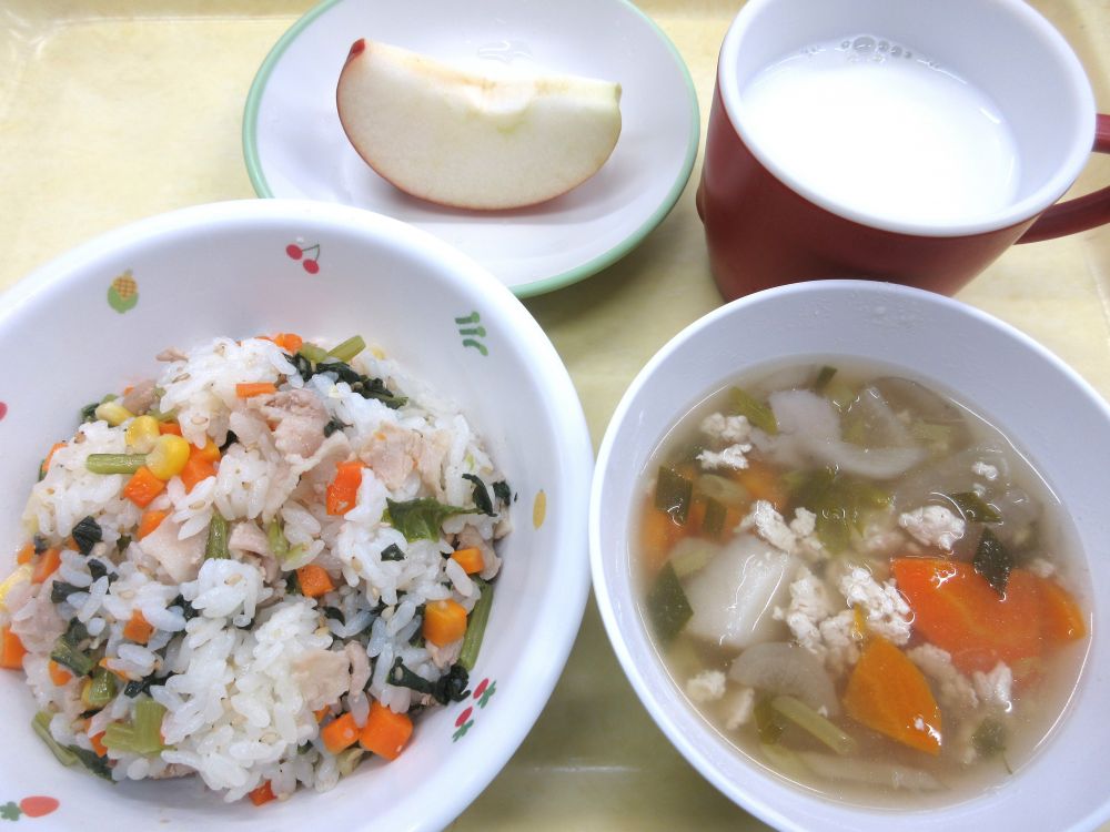 中華菜飯
かみなり汁
りんご
牛乳