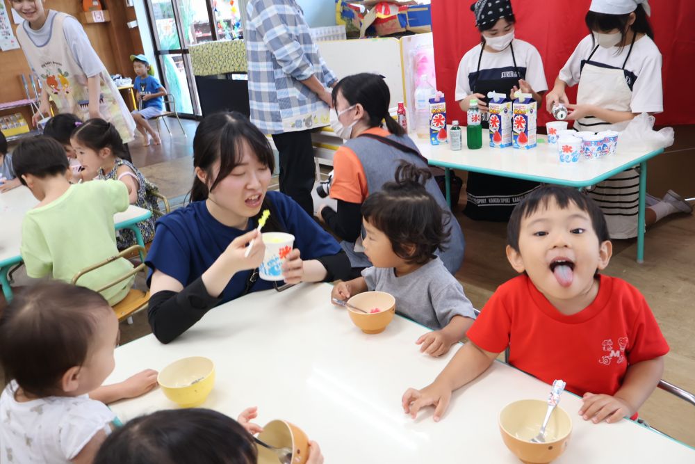 かき氷といえば恒例の
『あっかんべー♡』
何色になったかな?