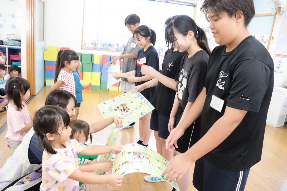 あっという間の3日間でしたが思い切り遊んでくれるので子ども達は大喜び
思い出のゆめカレンダーをプレゼント☆
職場体験で感じた事をまた次の学びにつなげてほしいものです