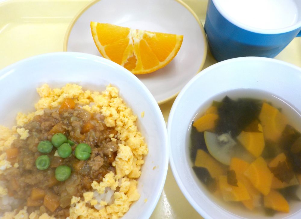 ひまわり丼
ズッキーニスープ
オレンジ
牛乳