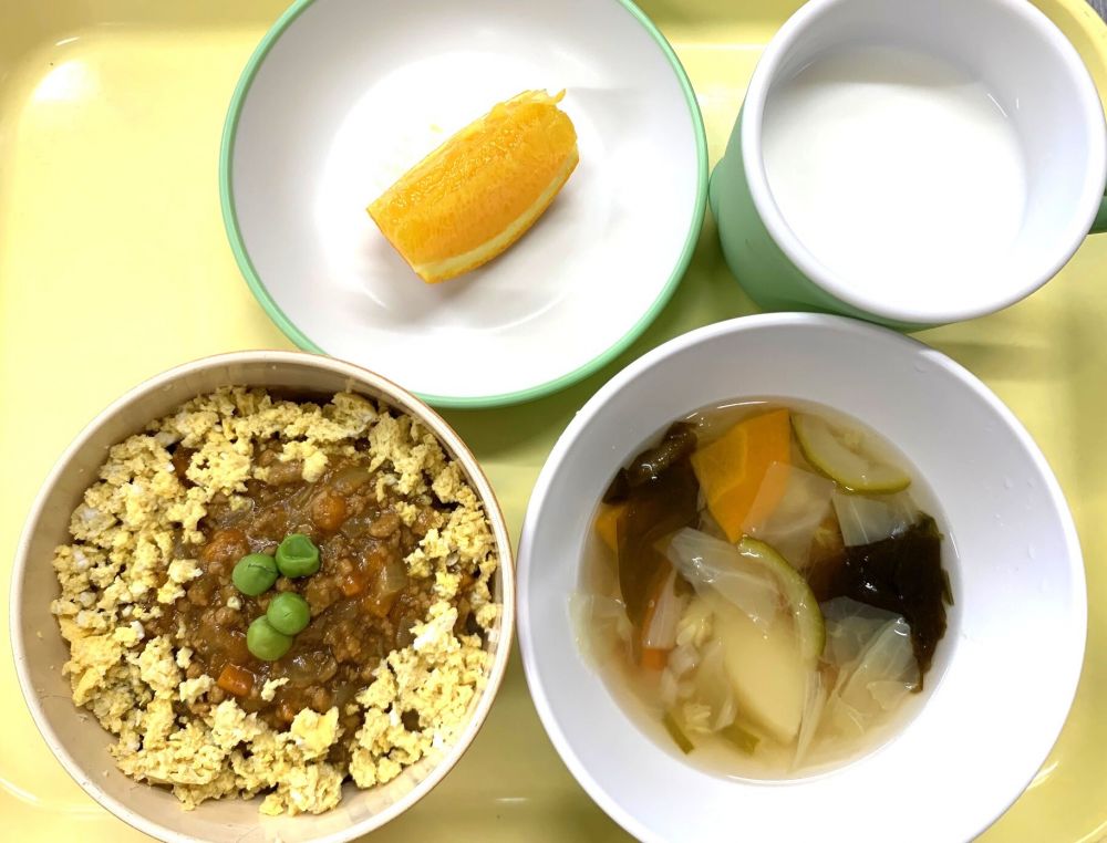 ひまわり丼
ズッキーニスープ
オレンジ
牛乳