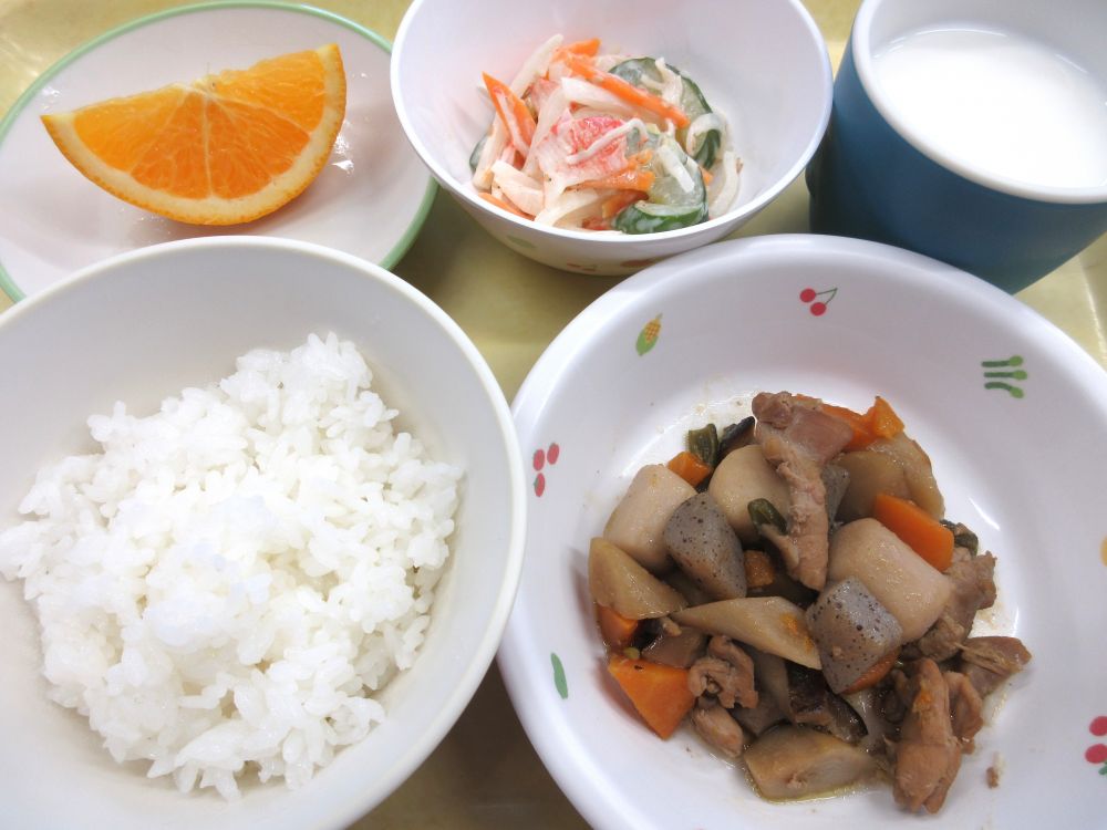ご飯
筑前煮
大根サラダ
オレンジ
牛乳
