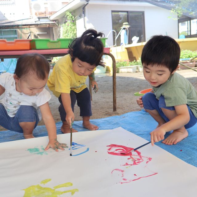 絵の具を使って遊ぼう　＊１・２歳児＊