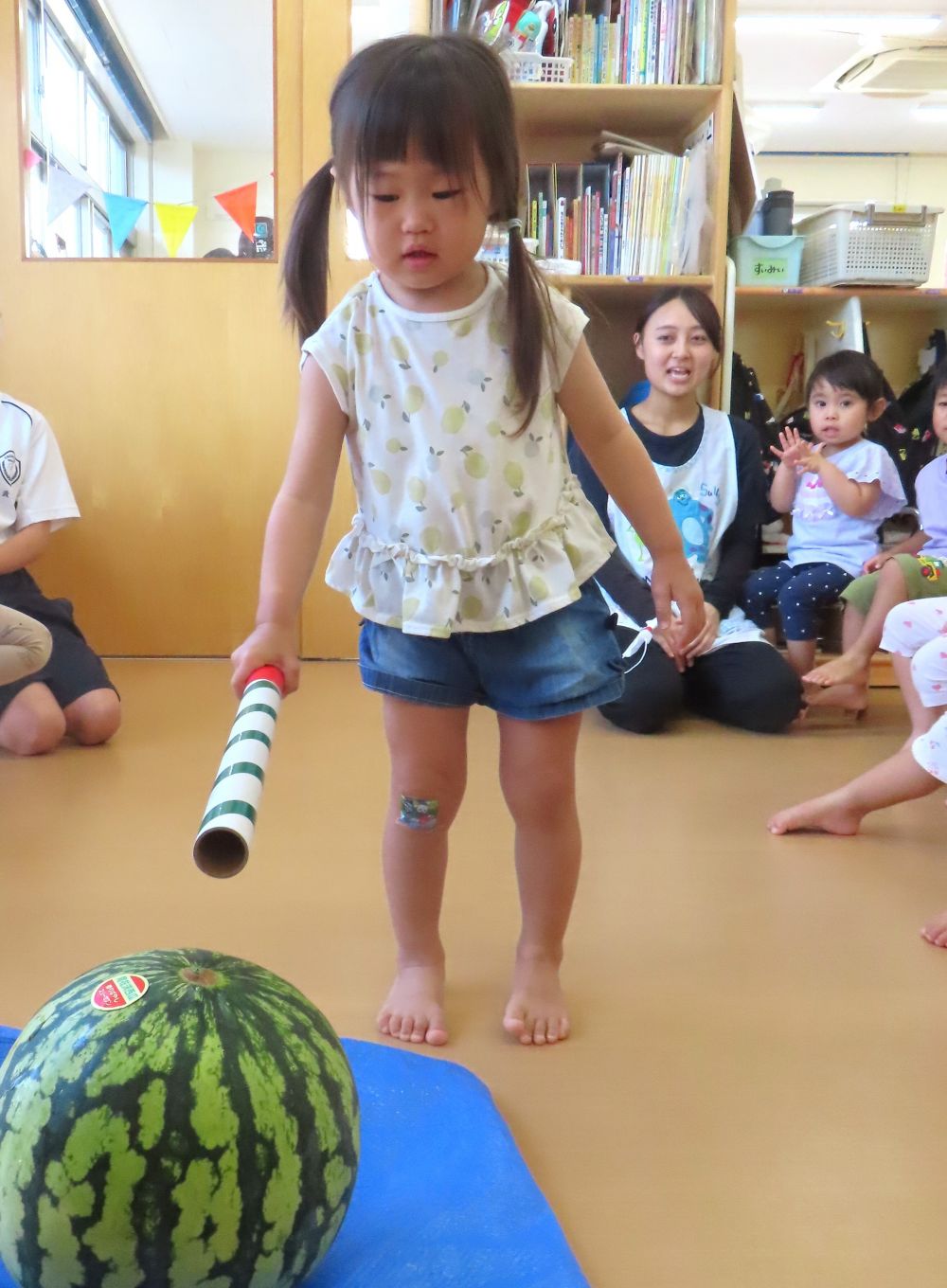 遊んで楽しい・・・すいか割り
目隠しをはずしてたたいても
割れなかったね😓