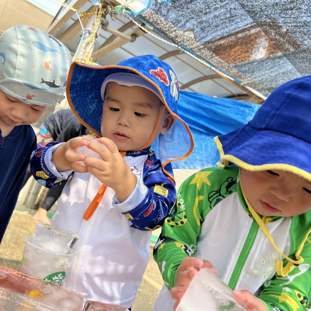 氷あそび　～１歳児　ヒヨコ組～