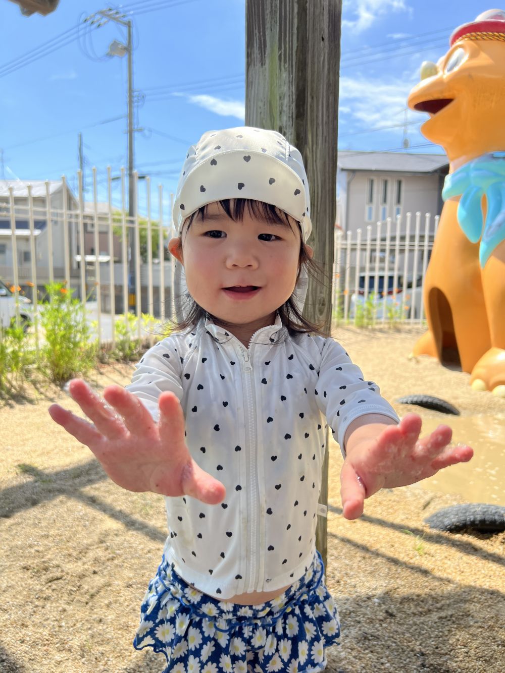 「Rの手についっちゃったー」と
両手をひろげてみせてくれたRちゃんでした。