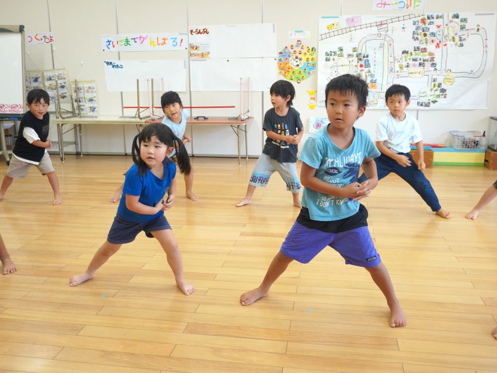 腰を低く落とすことと体重移動が肝心！