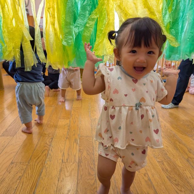 うんどうかいごっこを楽しんだよ　～０歳児　ウサギ組～