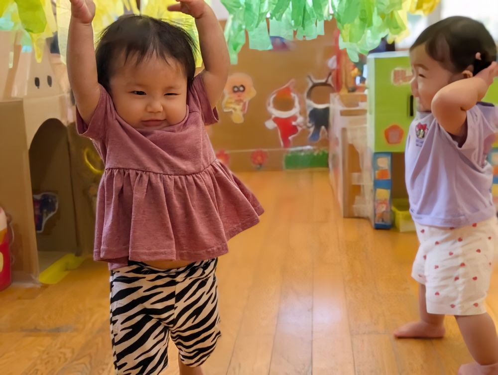 Kちゃんは両手を挙げて、
”バンザーイ”のポーズでくぐっていました😊