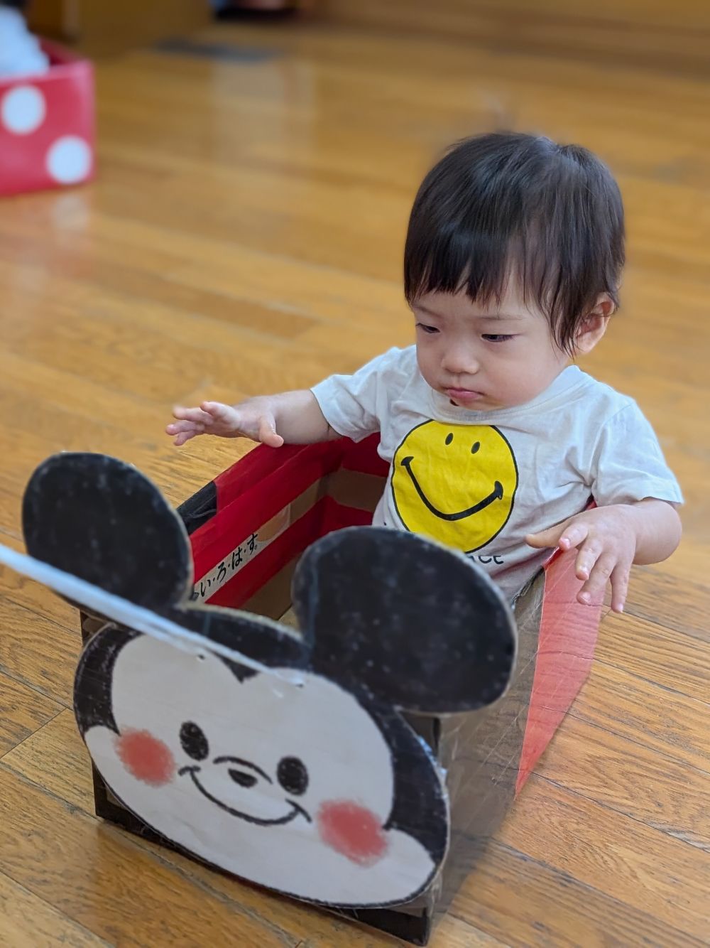 うんどうかいごっこを楽しんでいるウサギ組さん♪

真剣な顔でミッキーの乗り物に乗っていたMくん！
先生に何度も引っ張ってもらい、笑顔になりました😊