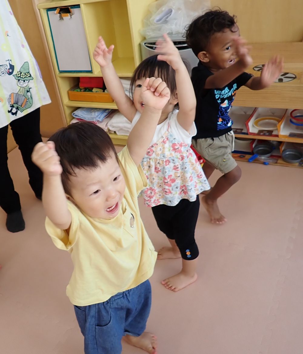 ”踊り”
『ジャングルぐるぐる』『サンサンたいそう』
お家の人も一緒に踊ってね💗