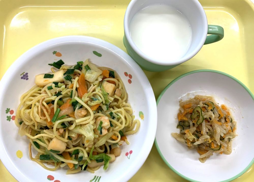 塩焼きそば
もやしのナムル
牛乳