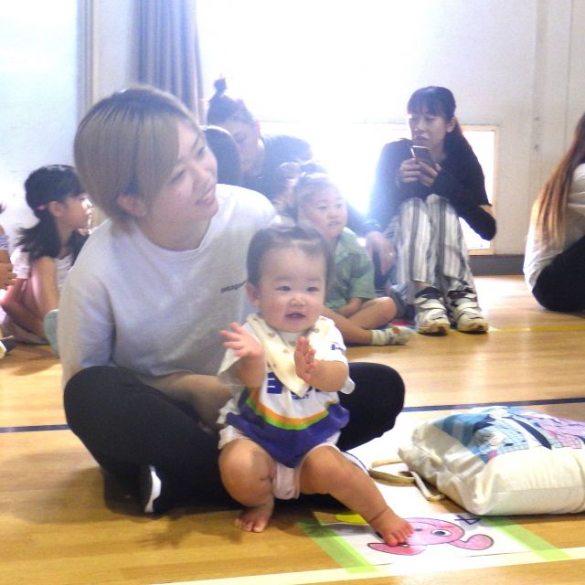＊　0・1歳児運動会　～ウサギ組～①　＊