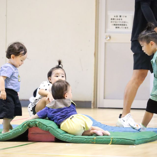 ＊　0・1歳児運動会　～ウサギ組～②　＊