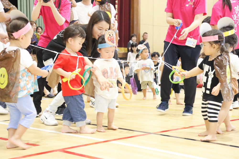 お家の方から離れて手拍子に合わせて歩く姿はどうでしたか？
泣いてても笑っていても、頑張っている姿に感動です♡
