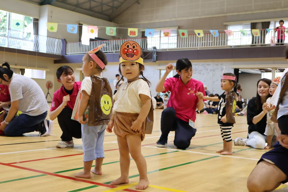 アンパンマンが大好きなヒヨコ組さんが選んだ、
『サンサンたいそう』
いつもはノリノリで踊っていました♡
今日はいつもと違ったことばかりで力がでないみたいです。
