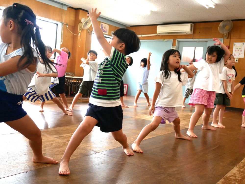 曲が流れると自然と体が動く…
憧れのソーラン節♡
かっこよく踊りたい！！という気持ちが
表情から伝わってきます！！
