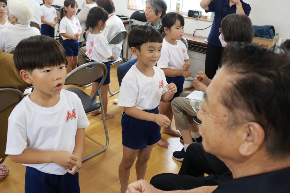 9月１５日㈫は敬老の日
いつもお世話になっているシニアカフェのおじいちゃん、おばあちゃんに感謝の気持ちを伝える絶好の機会です

今日はそんなおめでたい会に参加させてもらいました