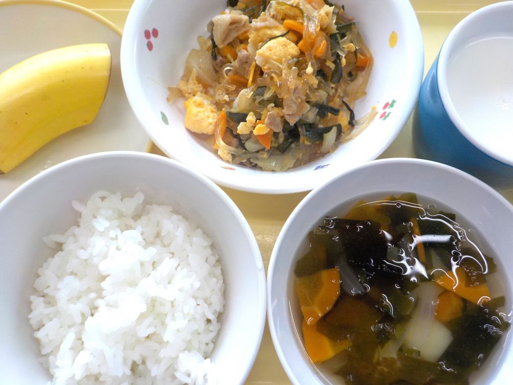 ご飯
にら玉春雨
オニオンスープ
バナナ
牛乳