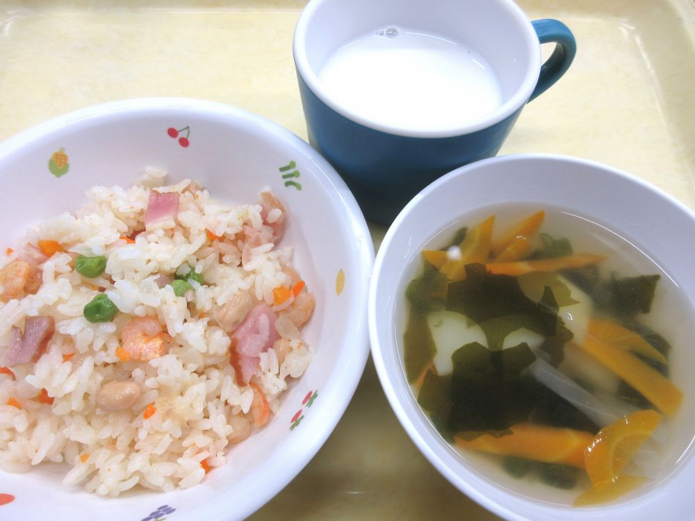 にんじんピラフ
ワカメスープ
牛乳