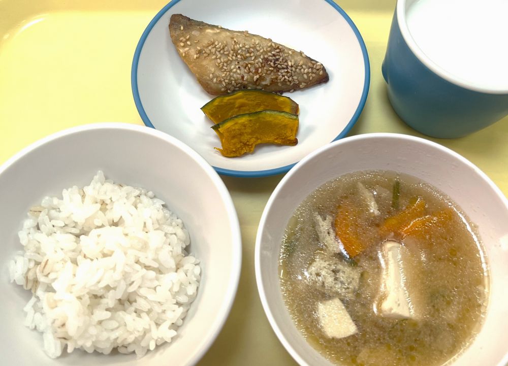 麦ご飯

さばのゴマかば焼き

焼きかぼちゃ

みそけんちん汁

牛乳