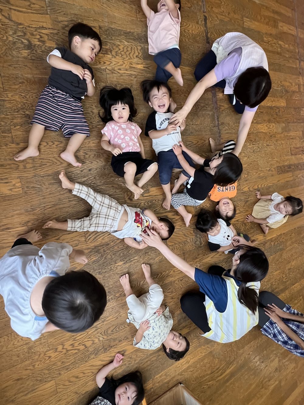 3・2・1こちょこちょ～
みんな大笑い😁