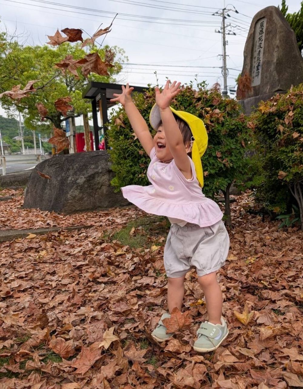 落ち葉がいっぱい🍂

やっぱり落ち葉シャワーしちゃうよね😆