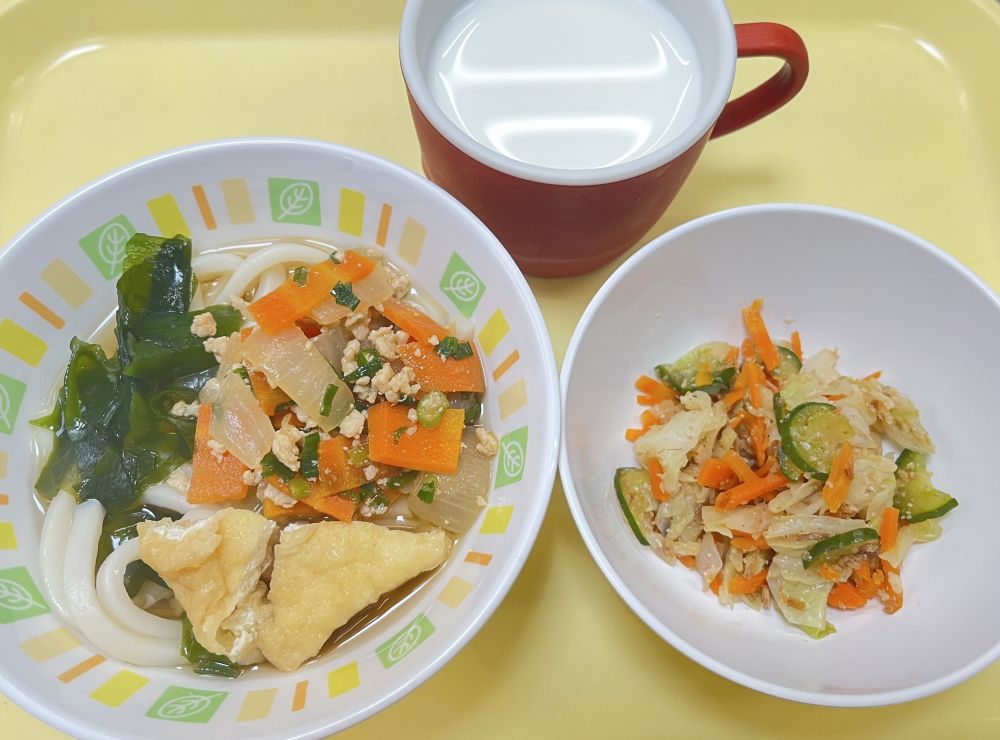 きつねうどん
キャベツのおかか和え
牛乳