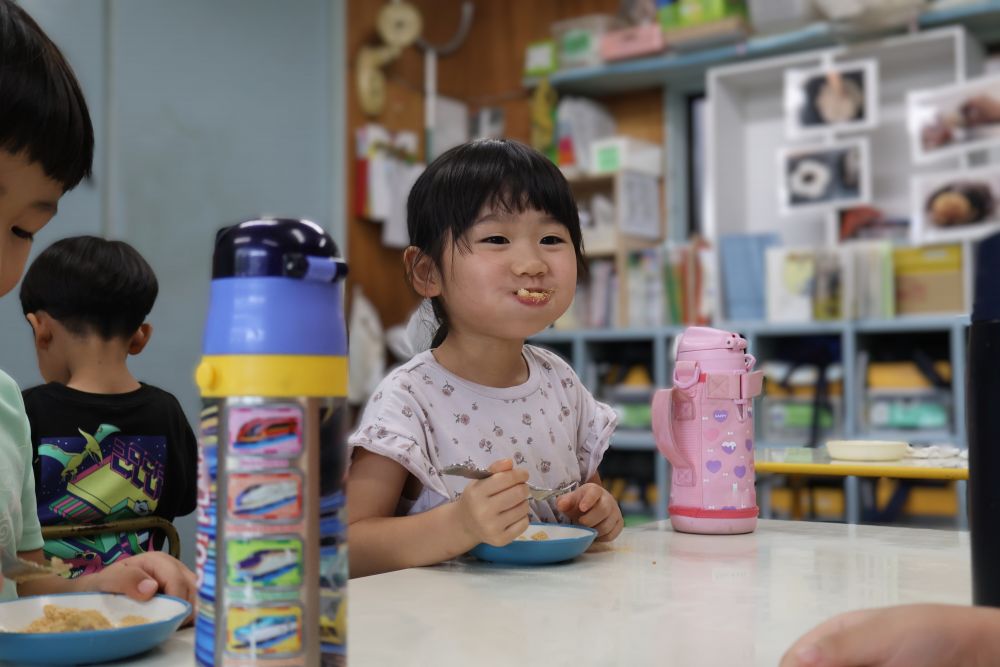 ついに完成！！ お味はどうかな・・・👀✰


「 おいしい！美味しくて全部食べてしもうたわ 」
と、口いっぱいのＦちゃん💕とっても美味しそう💕

家でも手作りおはぎを作ってみてください♡
