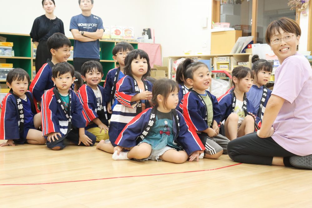 1年に1度の夜回り防火訓練
今年も保護者、兄弟の参加者が多く皆様の防火意識の高さが伺えます
カッコイイ法被を着て楽しみな気分がどんどん高まります
