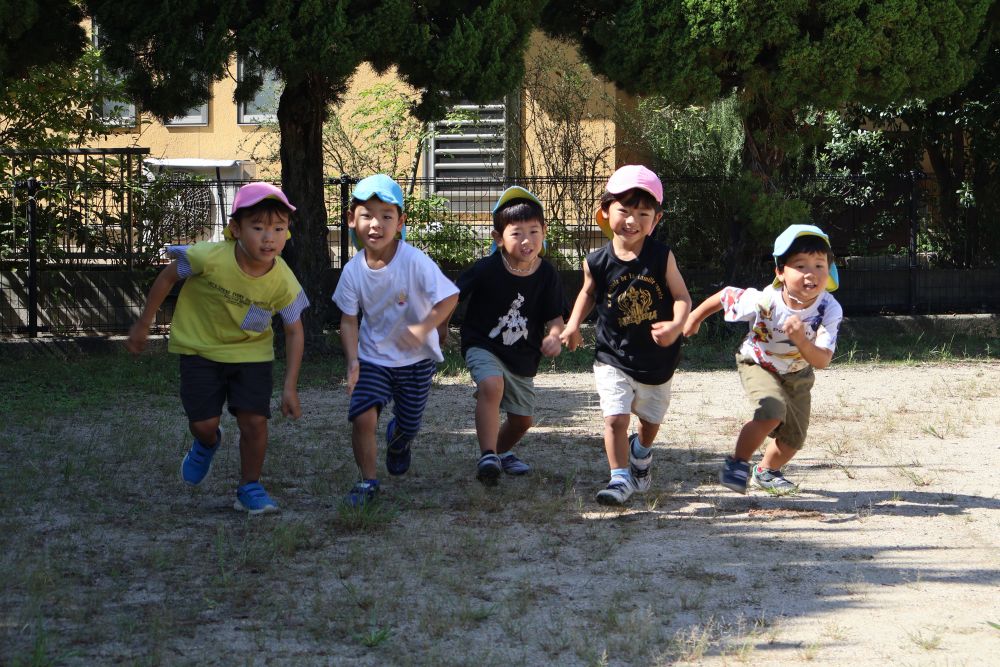 運動会本番に少しずつ近づいてきました

【かけっこ】
「 いちについて、よーいどん！ 」💨
スタートの合図に合わせて全速力で走り出す

友達に負けたくない…
おうちの人にかっこいい姿を見せたい…
そんな気持ちが
みんなの顔から伝わってきます🔥
