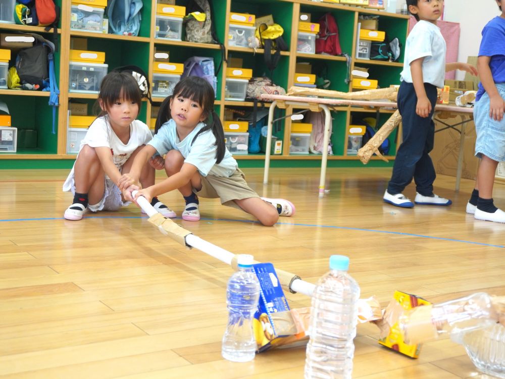 アイテムを作ったはいいものの・・・
長い!重い!難しい!
「こーやって横からやってみる?」
「スーって横から取る感じ!」