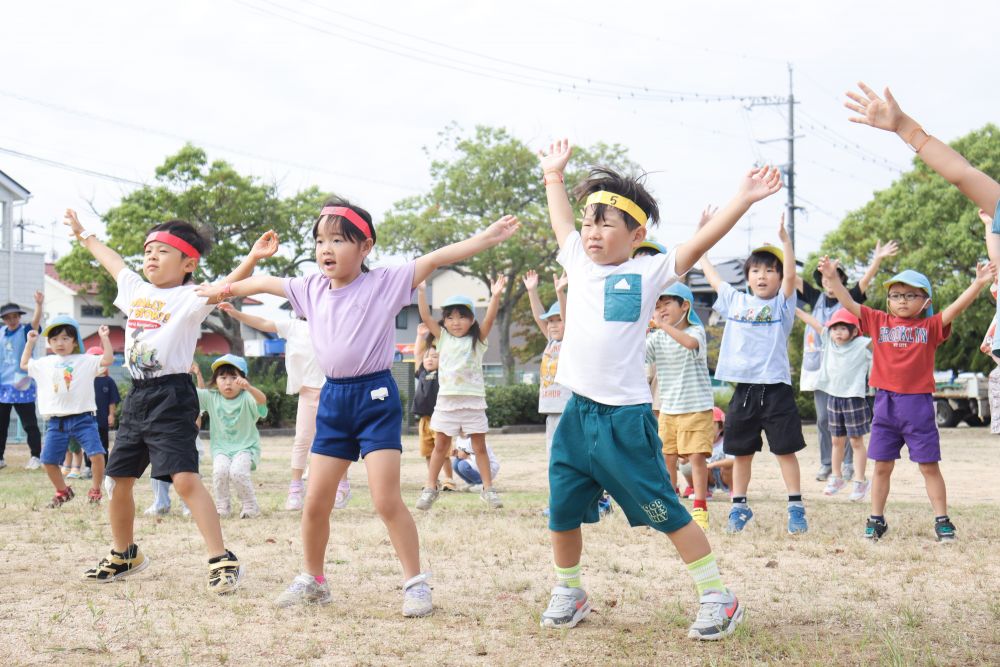 10月5日(日)は運動会☆
いつも高西公園に行って練習をさせてもらっています
ワクワクとドキドキ
緊張と期待、やる気と不安を抱えながら前向きに取り組む子ども達です