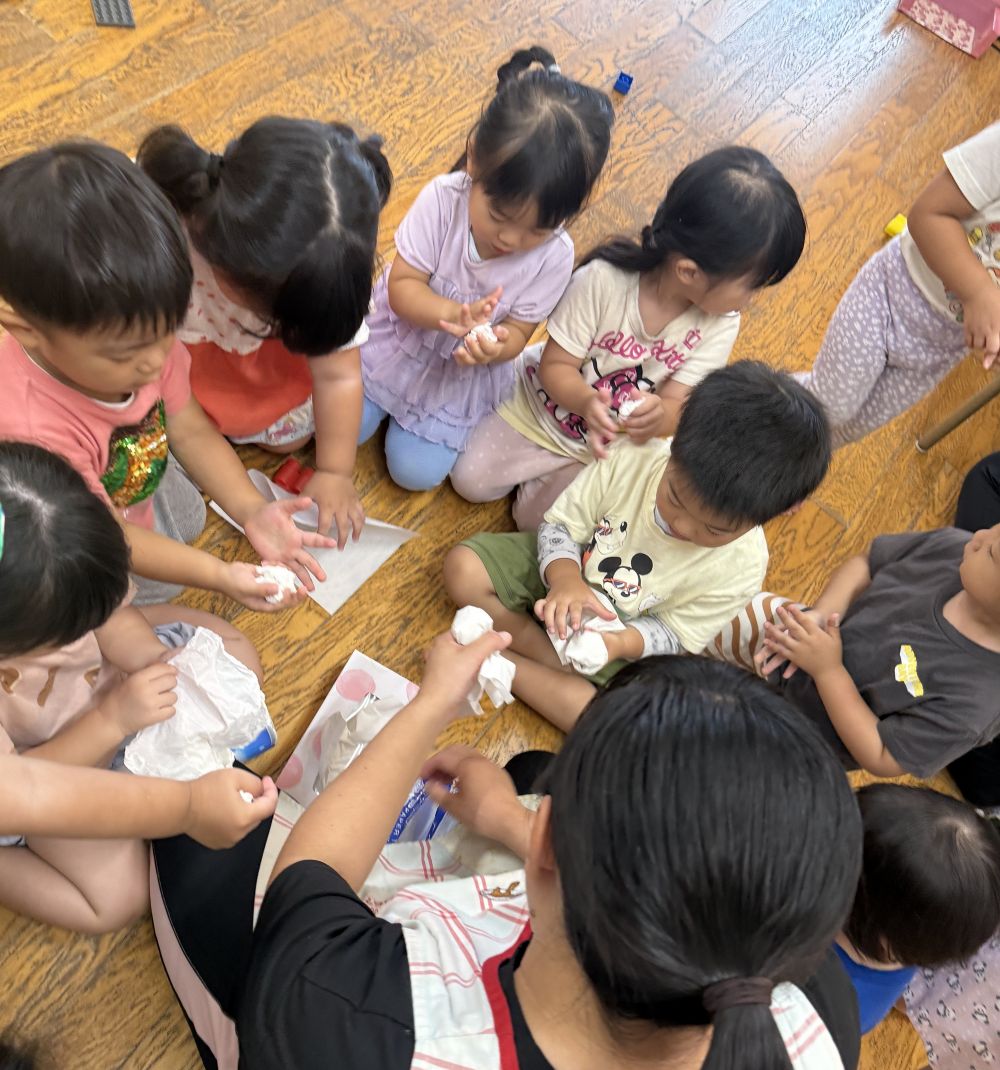 楽しみにしている運動会♡
天気が怪しい…
みんなでてるてるぼうず作ってお願いしよう☀️