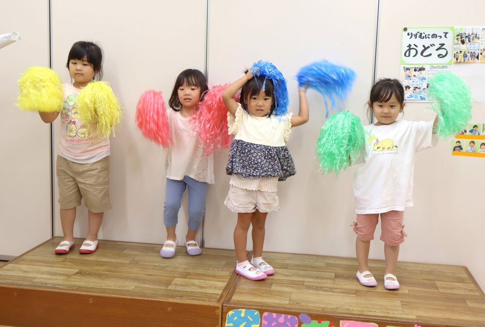 「運動会の曲流して!!」
「一緒に踊ろうよ!」
遊びの中で音楽を流しながら
友達と一緒に盛り上がる♡