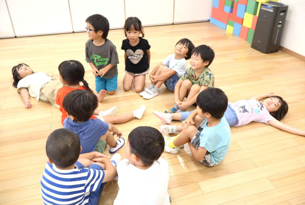 「あ~…負けた…」
「悔しすぎる…」
「次のおかたづけ絶対勝つ!」
負けて悔しい気持ちやリベンジに燃える気持ちも
友達と共有♡