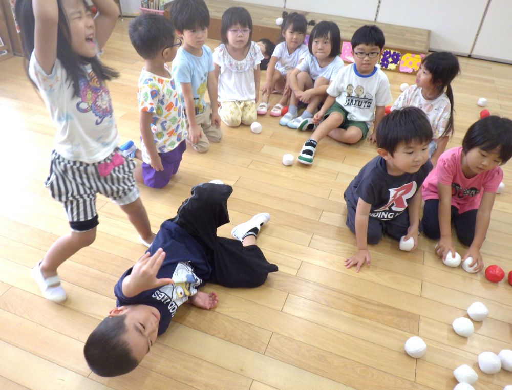 「負けちゃった~…」
「もうちょっとだったのに…」
「次は絶対に勝つ!!」
気持ちを表情や言葉にして伝えることで
友達の気持ちにも気づく♡