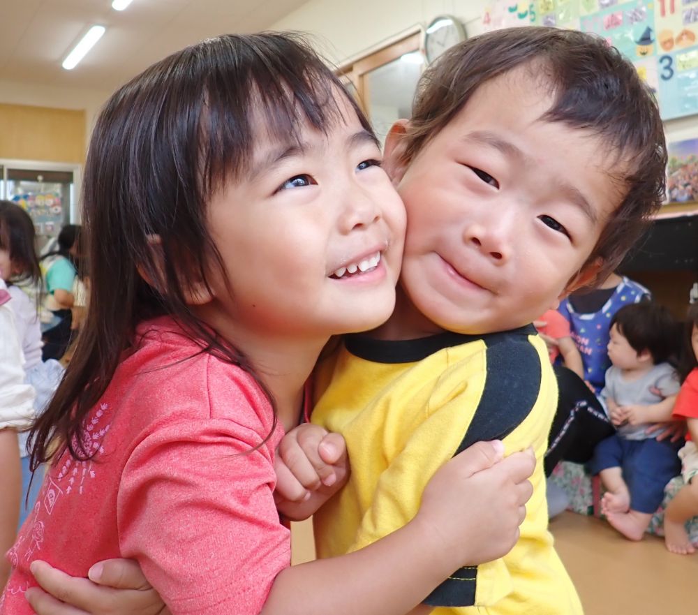 お友だちとハグしちゃお💗
当日はお家の人と
ハグしちゃお💗