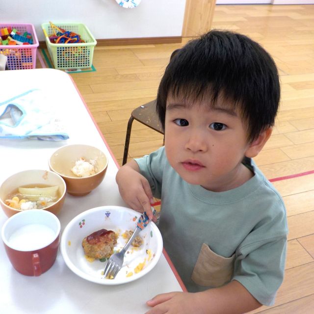 ＊　給食時間の様子（門田認定こども園）　＊