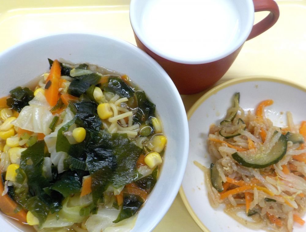 野菜ラーメン
もやしのナムル
牛乳
