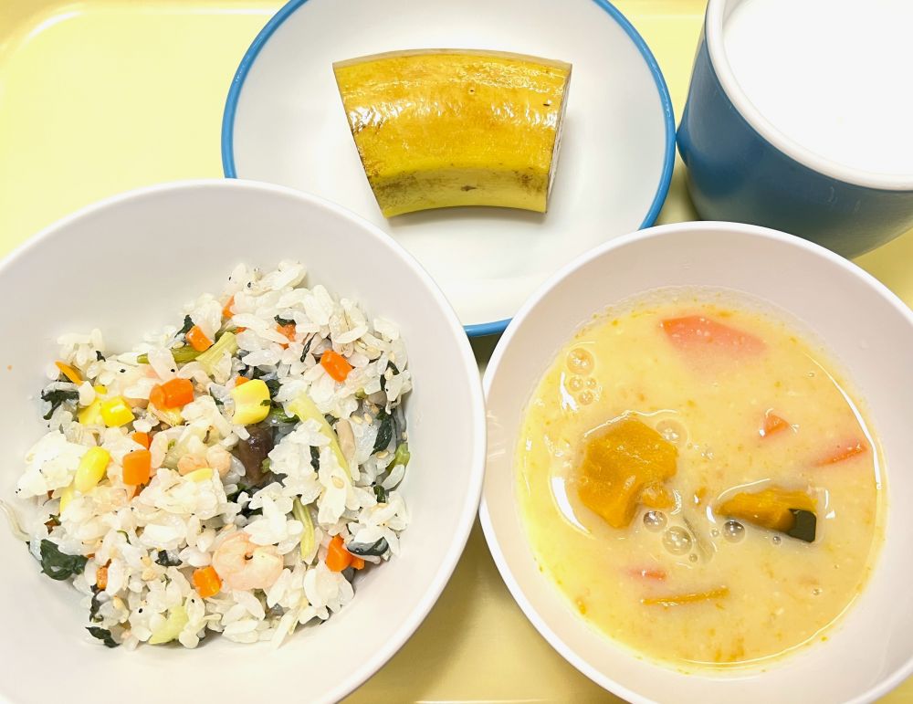 じゃこ入り炒飯
かぼちゃの豆乳スープ
バナナ
牛乳