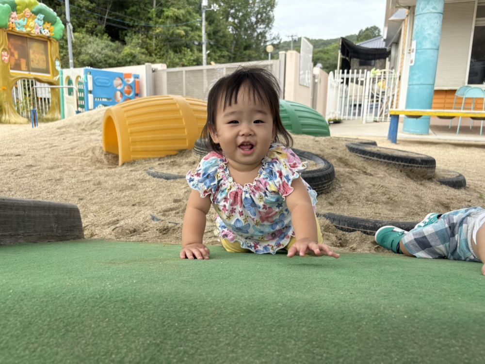 芝生の山を楽しんでいるNちゃん
登ったり、下りたりして楽しんでましたよ!
これからもお外で
色々なことして遊ぼうね♡