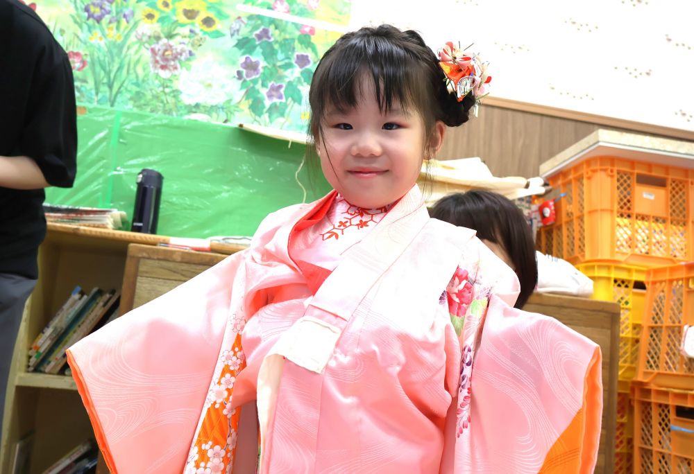 「かわいい~!!」
大好きなピンクの着物に包まれて
幸せいっぱいのMちゃん♡
なんだかお姉ちゃんになった気分♪