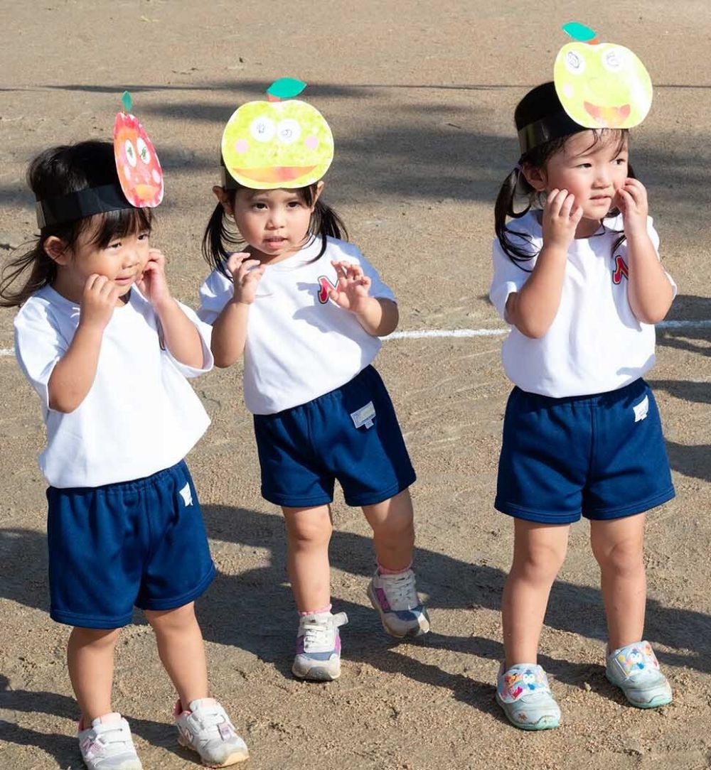 りんごになって
かわいくポーズ♪