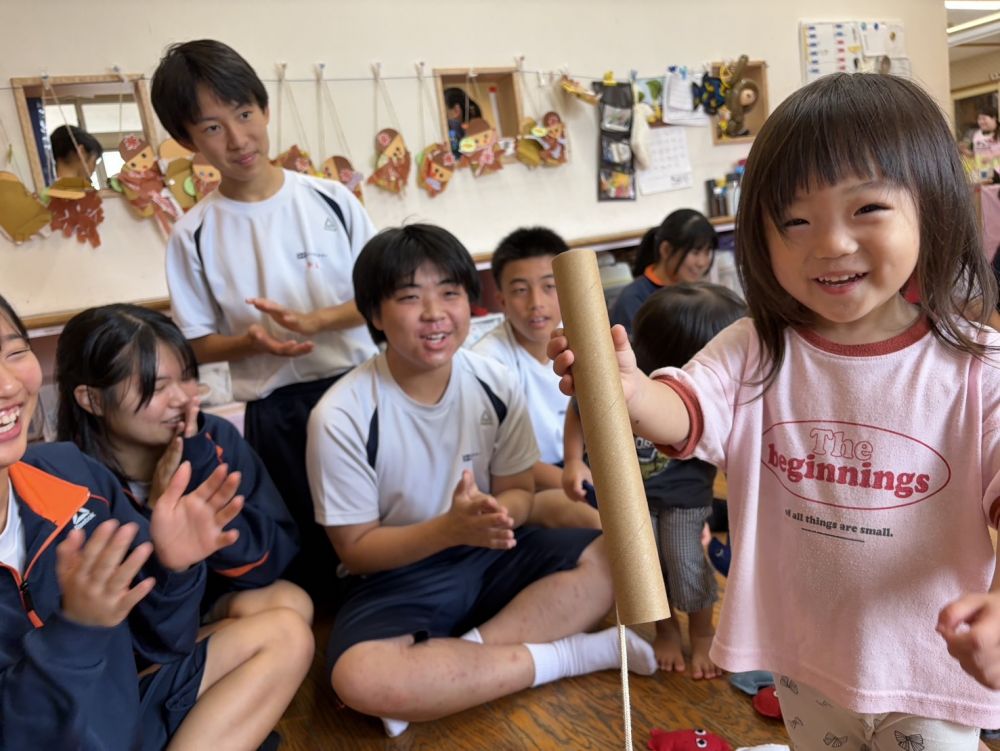 1歳児さんは⋯
『マラカス』
『さかなつり』

魚が釣れると、
お兄ちゃんお姉ちゃんに沢山褒めてもらい、
とっても嬉しそうなひよこ組さんでした♡