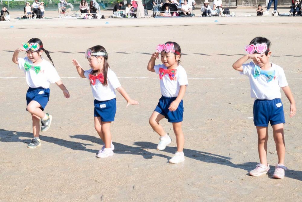 3っ歳児リス組さん☆
手作りの飾りをつけての踊りもとってもキュート♡