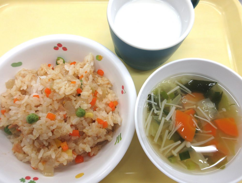 シーチキンにんにくチャーハン

キャベツのスープ

牛乳