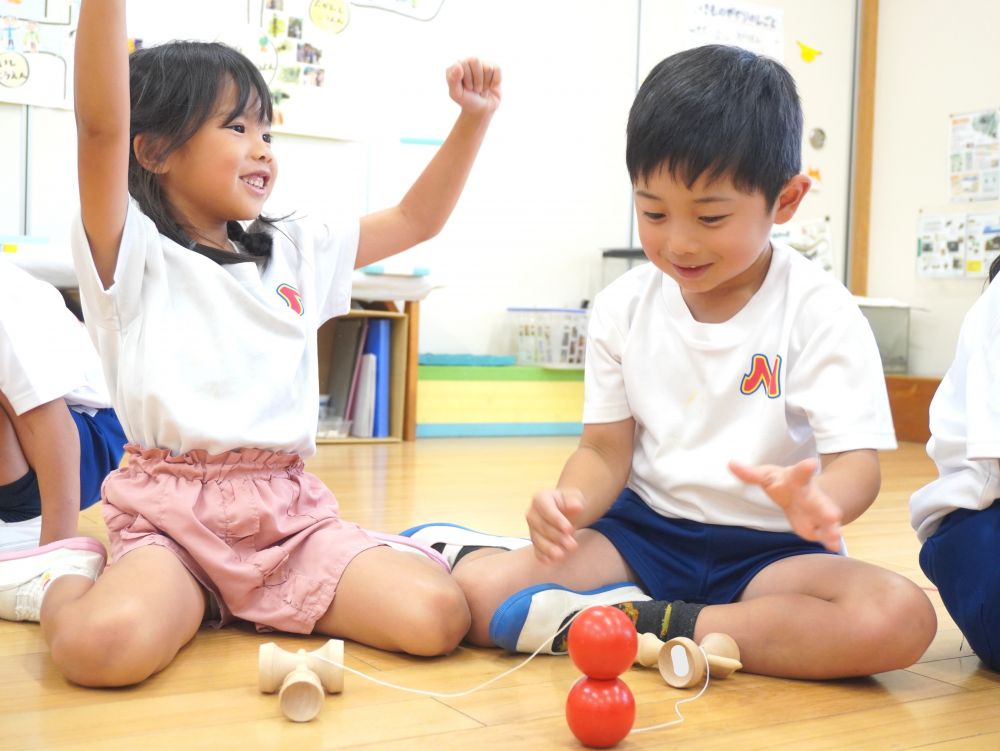 次は玉と玉をのっけて・・・ゆきだるま♡
「やったーできたー!!」