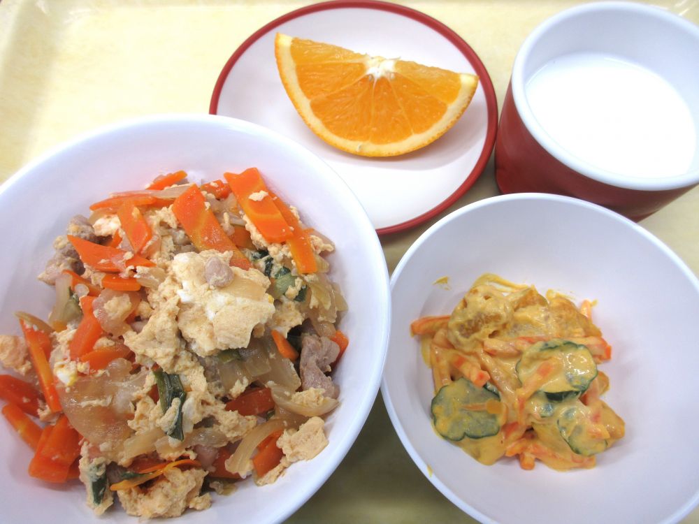 親子丼

かぼちゃサラダ

オレンジ

牛乳